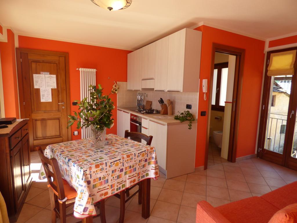 Casale Fe-Wo - Appartamenti Con Vista Lago 카네로 리비에라 객실 사진