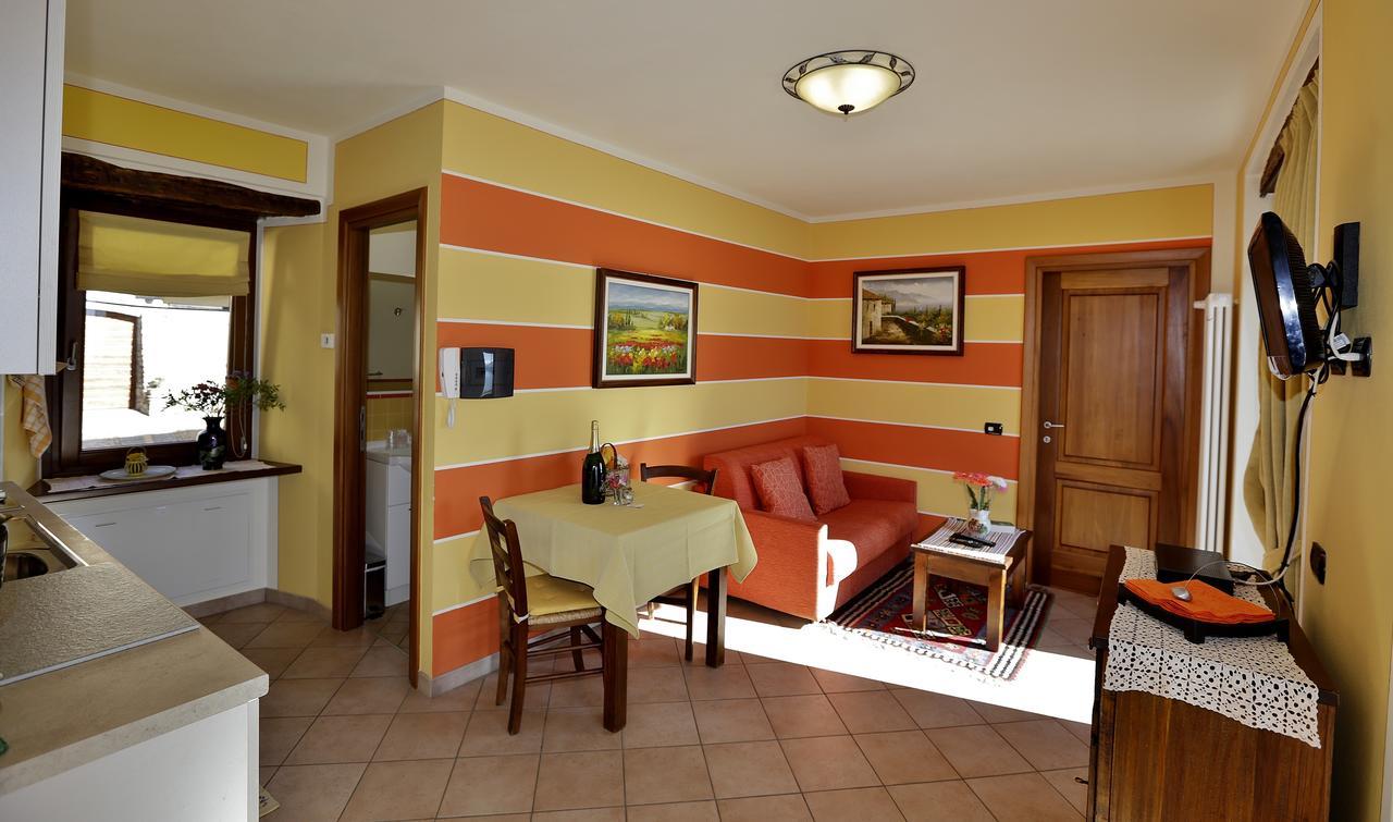 Casale Fe-Wo - Appartamenti Con Vista Lago 카네로 리비에라 외부 사진