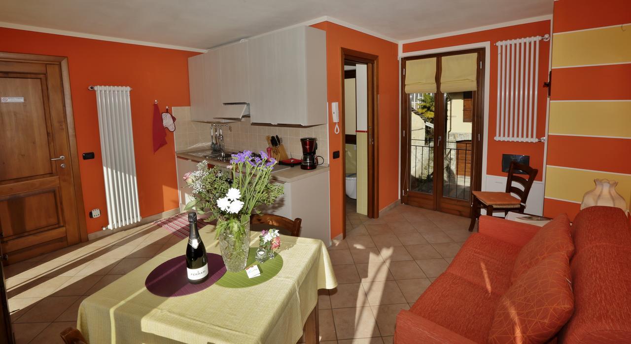 Casale Fe-Wo - Appartamenti Con Vista Lago 카네로 리비에라 외부 사진