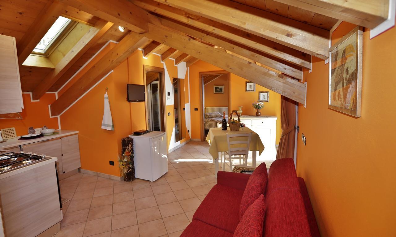Casale Fe-Wo - Appartamenti Con Vista Lago 카네로 리비에라 외부 사진